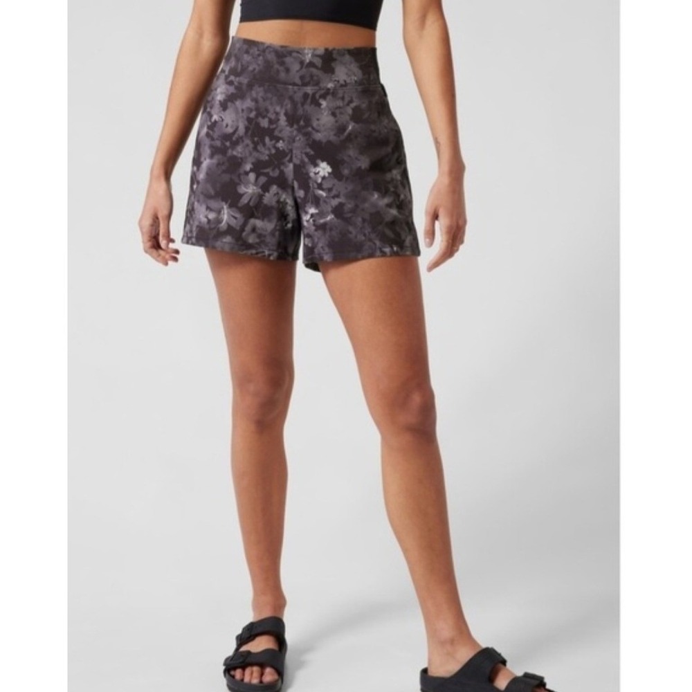 Athleta Brooklyn Printed Short Grey Floral High Rise Athletic Shorts‎ Sz 20